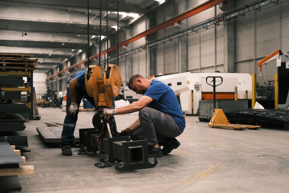 Safe manual handling techniques pros use on clearances
